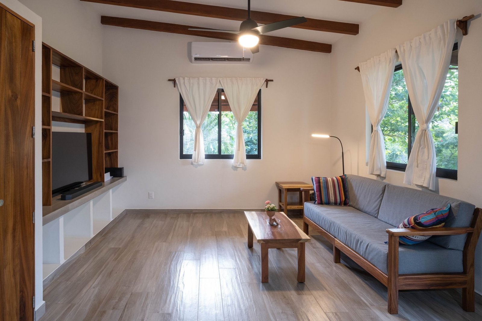 Living room at Casa Nisha with sofa, smart TV, air conditioning and garden views